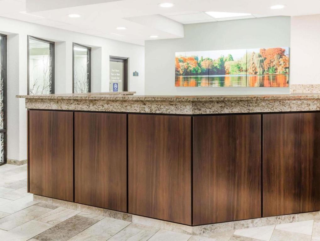 Days Inn Springfield South Екстер'єр фото