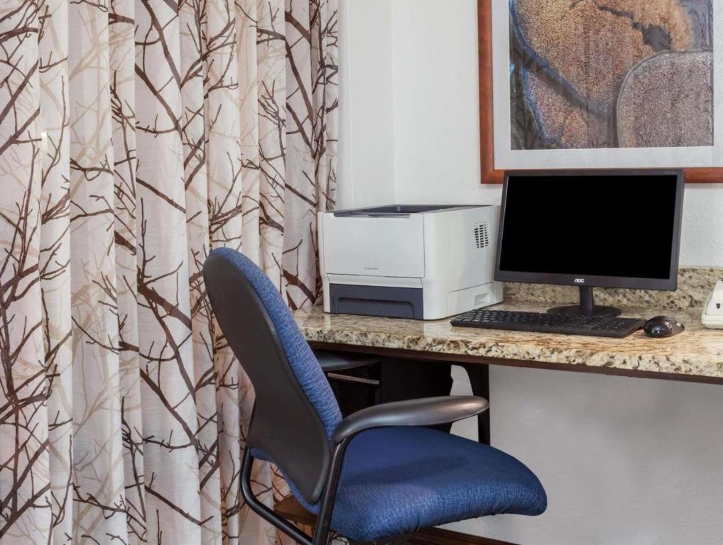 Days Inn Springfield South Екстер'єр фото