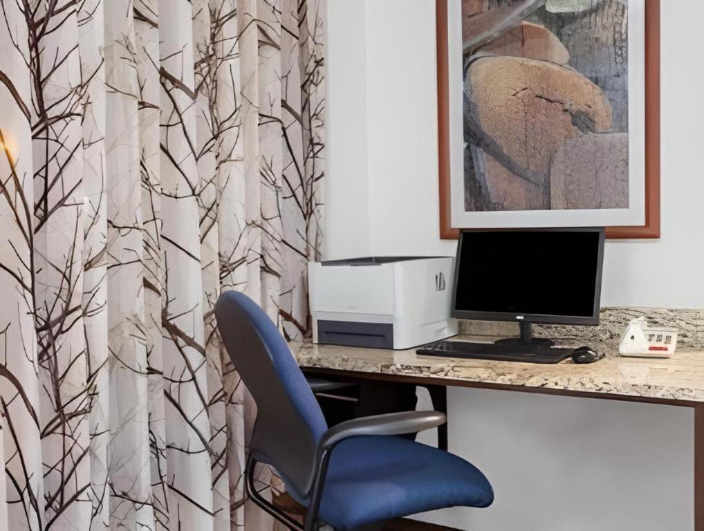 Days Inn Springfield South Екстер'єр фото