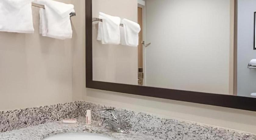Days Inn Springfield South Екстер'єр фото