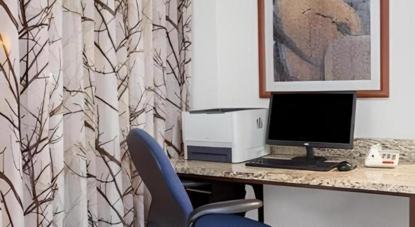 Days Inn Springfield South Екстер'єр фото