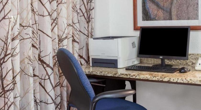 Days Inn Springfield South Екстер'єр фото