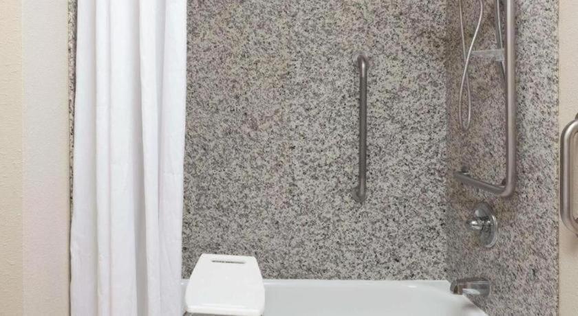 Days Inn Springfield South Екстер'єр фото