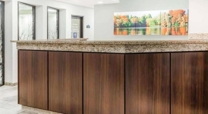 Days Inn Springfield South Екстер'єр фото