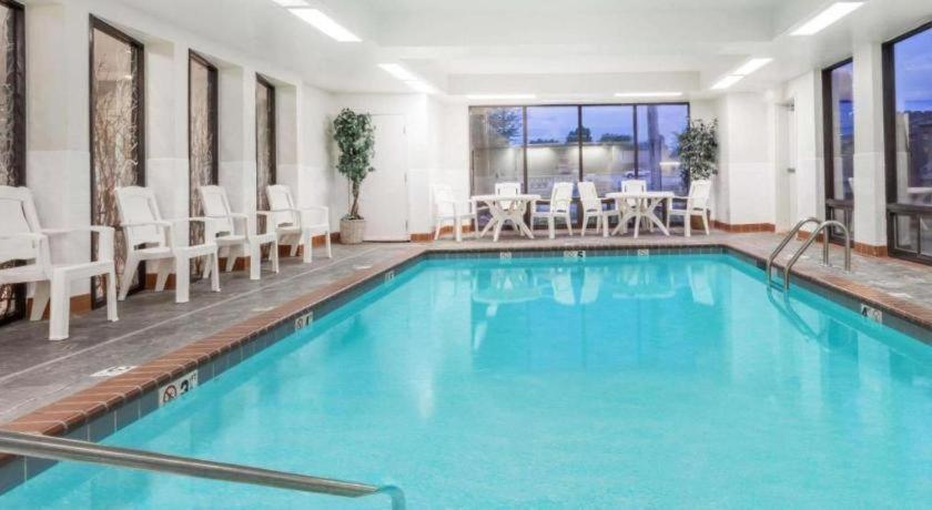 Days Inn Springfield South Екстер'єр фото